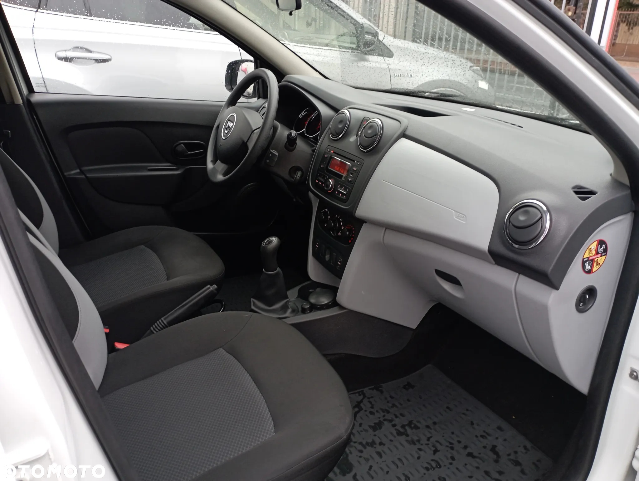 Dacia Logan 1.2 16V Access - 8