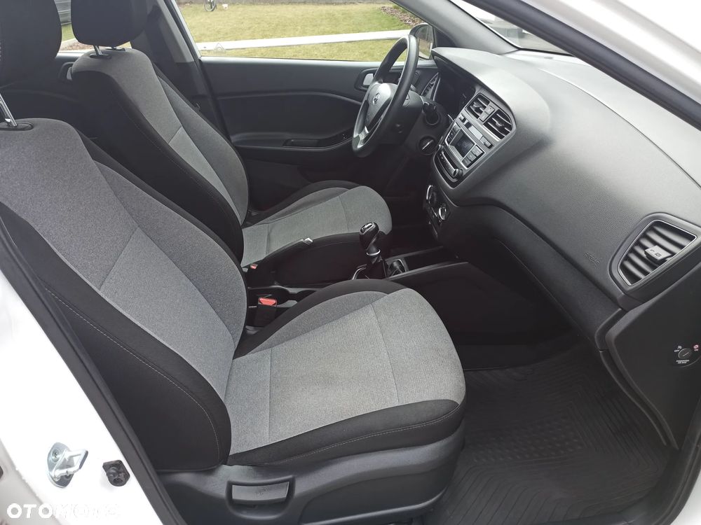 Hyundai i20 1.1 CRDi Classic + - 14