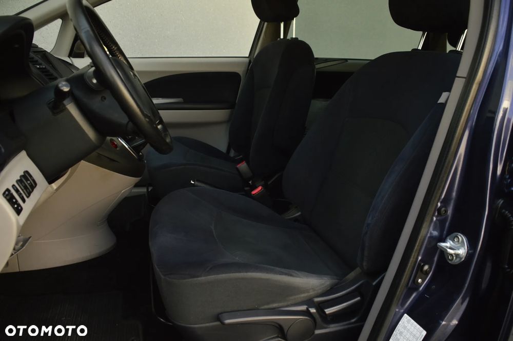 Mitsubishi Grandis 2.4 Invite - 17