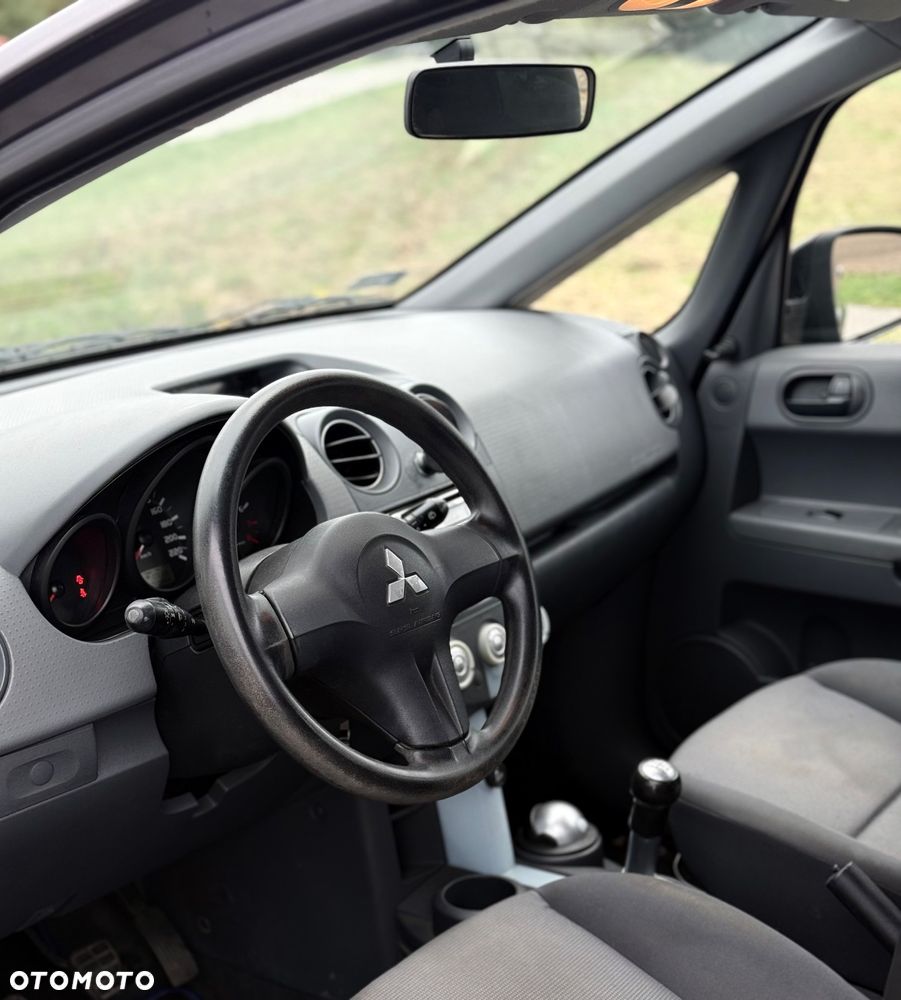 Mitsubishi Colt - 8