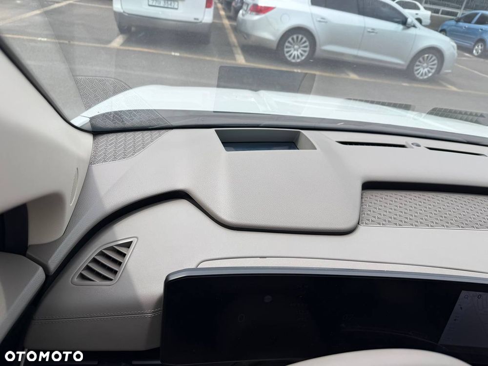 Kia Carnival - 16