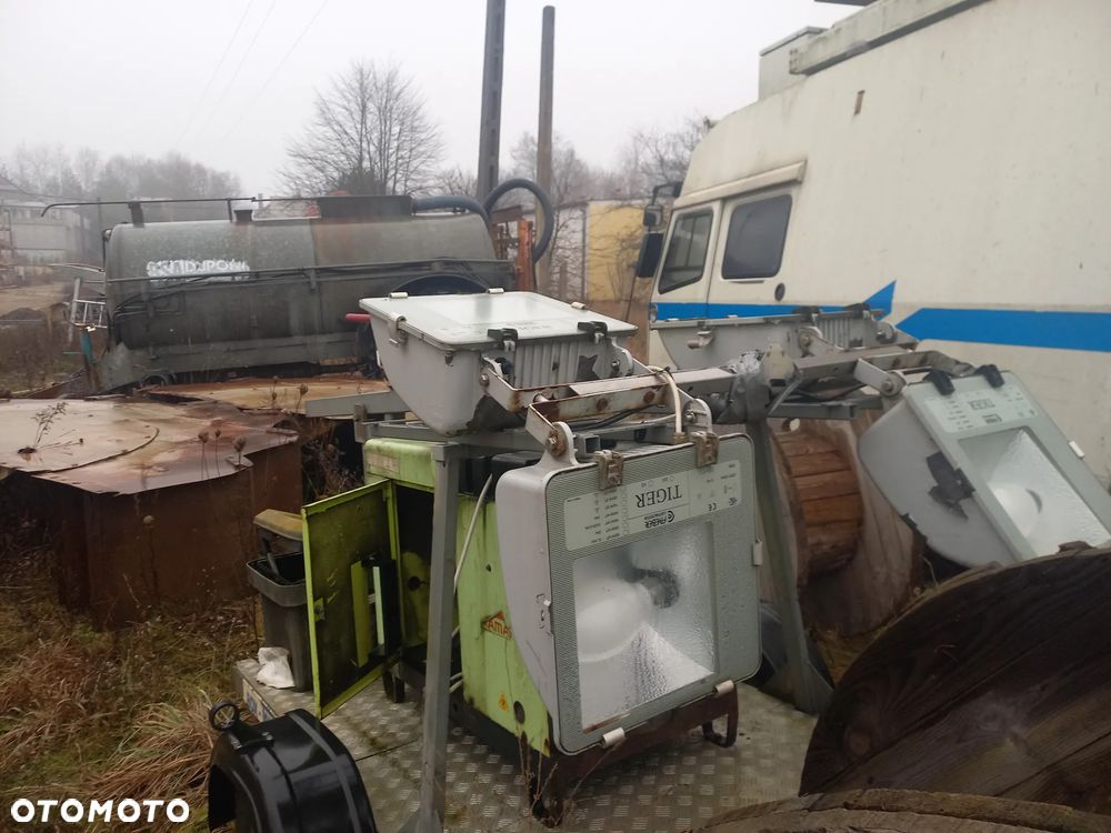 Maszt oświetleniowy Pramac na teleskopie 5 m-całość zamontowana na przyczepce -likwidacja firmy - 2