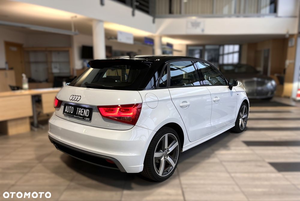 Audi A1 Sportback 1.6 TDI S line Sportpaket - 4