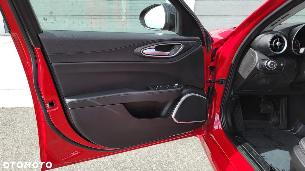 Alfa Romeo Giulia 2.0 Turbo 16V AT8-Q4 Ti - 20