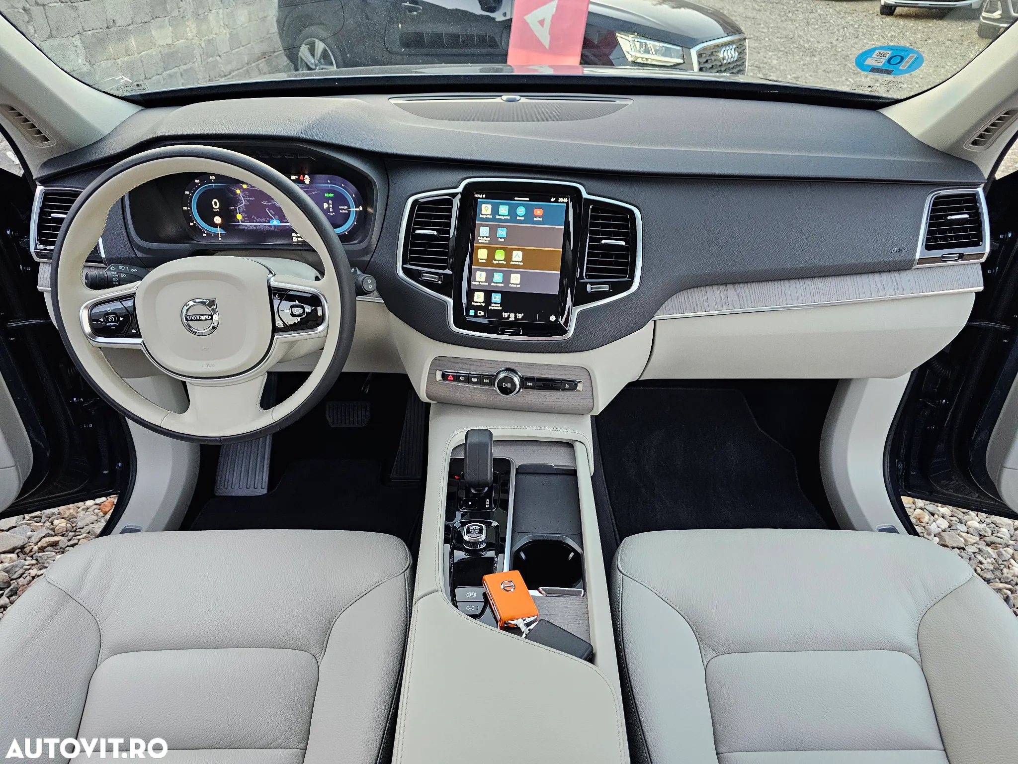 Volvo XC 90 T8 AWD Plug-in Hybrid Plus Dark - 34