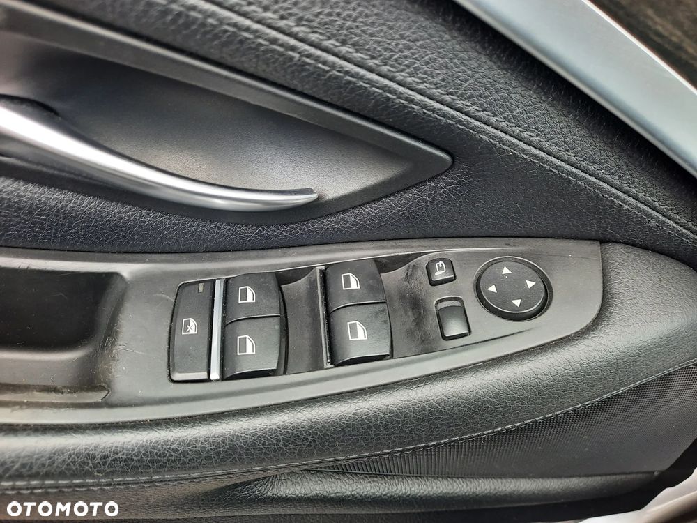 BMW Seria 5 530d xDrive - 29
