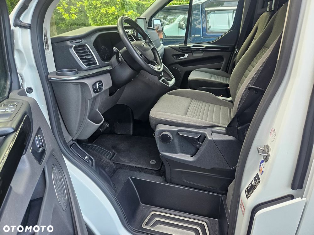 Ford Tourneo Custom - 11