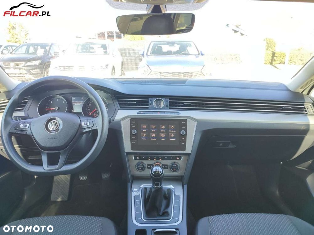 Volkswagen Passat - 10