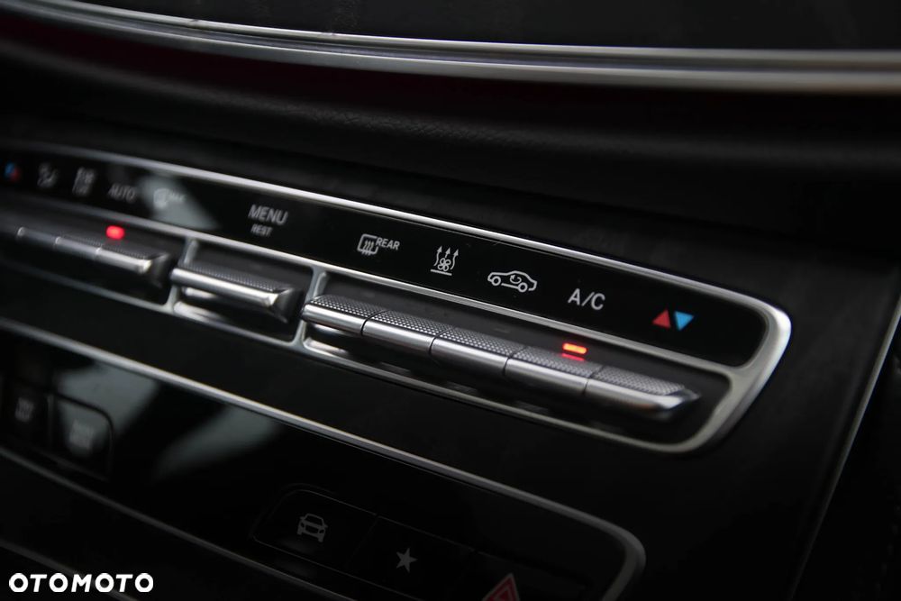 Mercedes-Benz Klasa E 300 Business Edition - 24