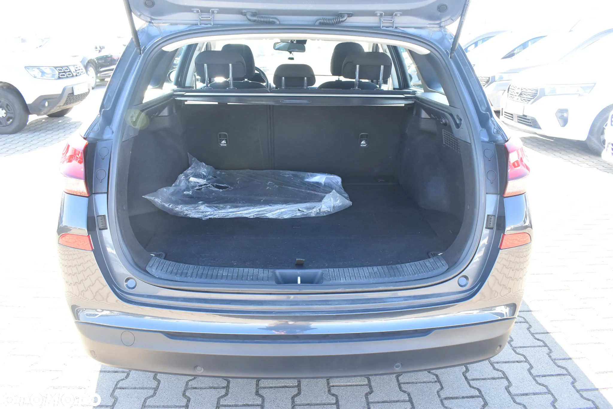 Hyundai i30 1.6 D Classic + DCT - 14
