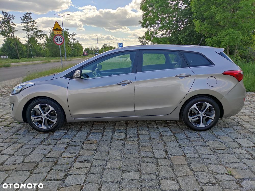 Hyundai i30 blue Kombi 1.4 Trend - 6