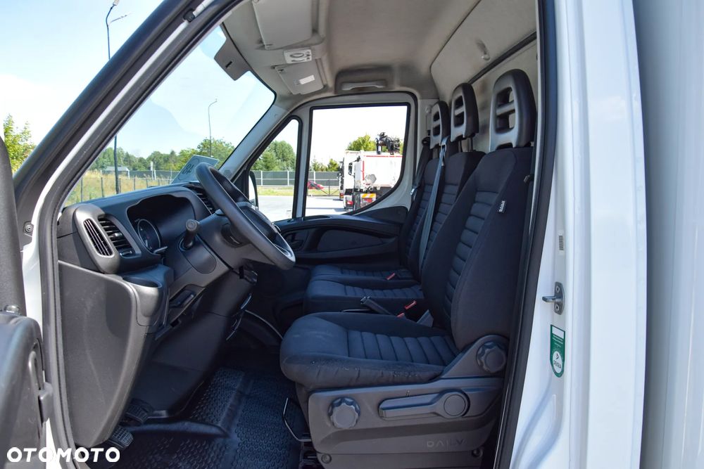 Iveco DAILY 35C16 / 2.3 - 160 KM / 3 OSOBY / DO 3,5 TONY / KONTENER / DOSTAWCZE / WINDA PALFINGER / KLIMA / 2022 / SERWISOWANY / SPROWADZONY Z NIEMIEC - 26