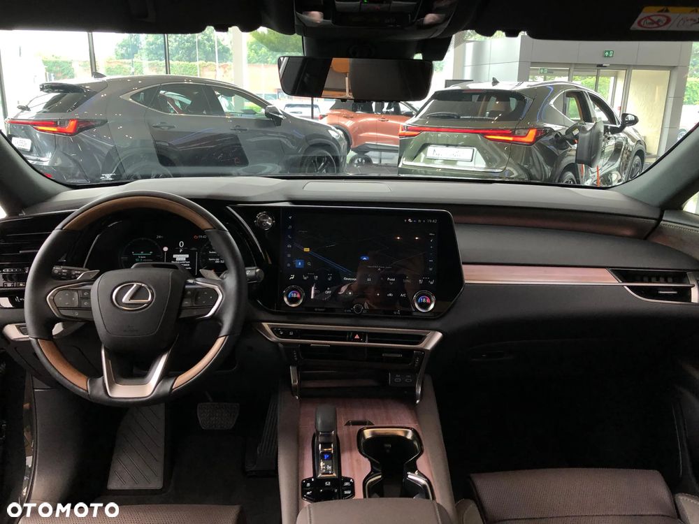 Lexus RX 450h+ Omotenashi - 15