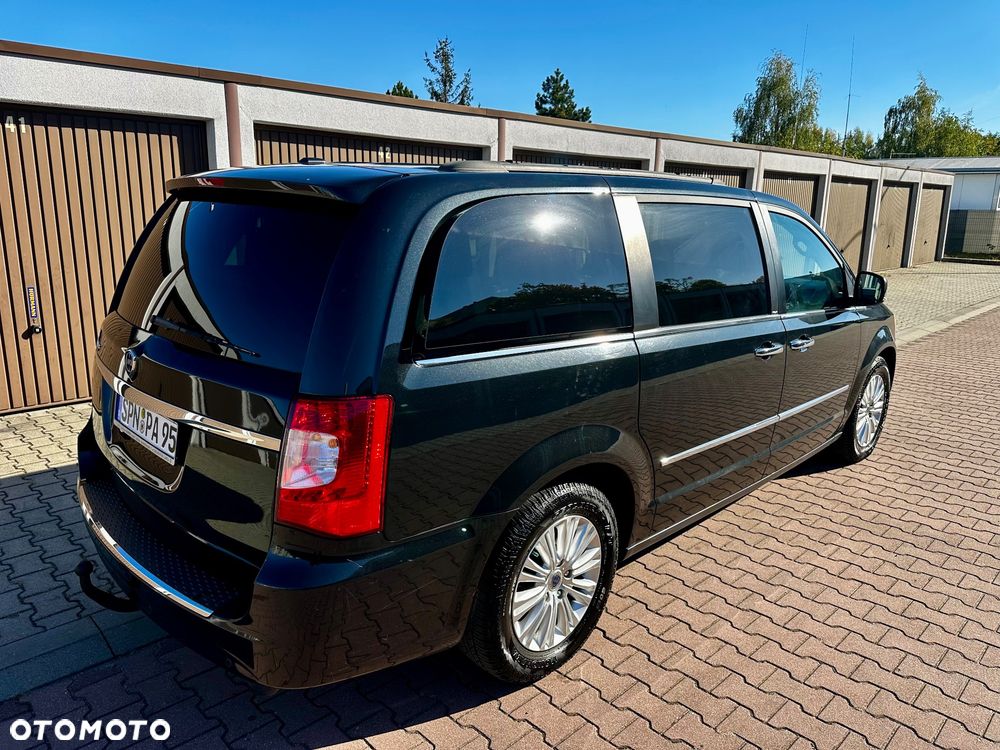 Lancia Voyager 2013 photo 5