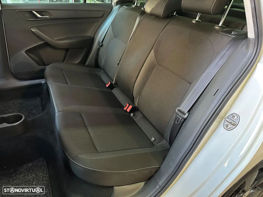 Skoda Rapid Spaceback - 31
