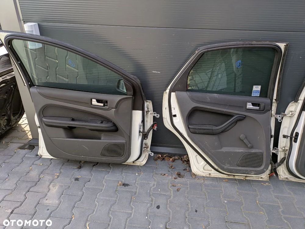 FORD FOCUS MK2 HATCHBACK DRZWI / KLAPA / MASKA / ZDERZAK - 14
