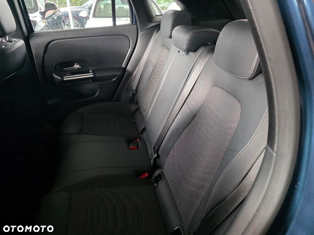 Mercedes-Benz GLA 180 - 13