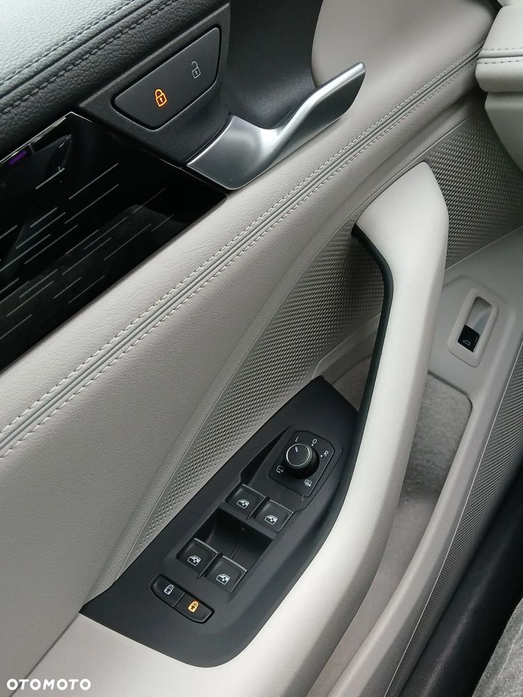 Volkswagen Passat Variant 2.0 TDI SCR Elegance DSG - 9