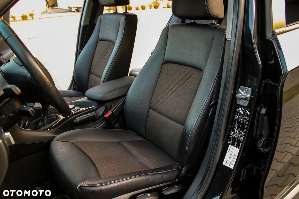 BMW X1 sDrive18d xLine - 34