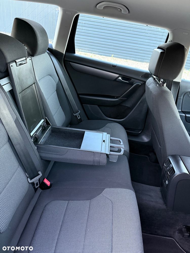 Volkswagen Passat - 25