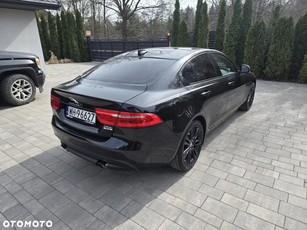 Jaguar XE P250 R-Dynamic Black - 6