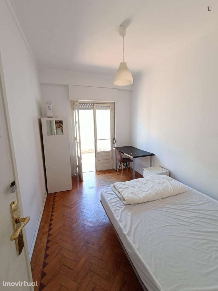 Quarto - localizado em Benfica Lisbon - Grande imagem: 4/10
