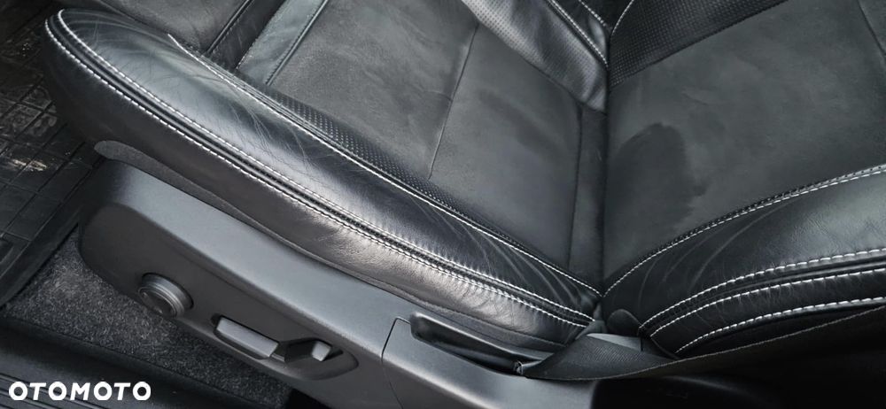 Volvo XC 40 D4 AWD Geartronic R-Design - 11