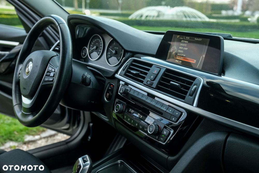 BMW Seria 3 318d Sport Line Shadow - 20