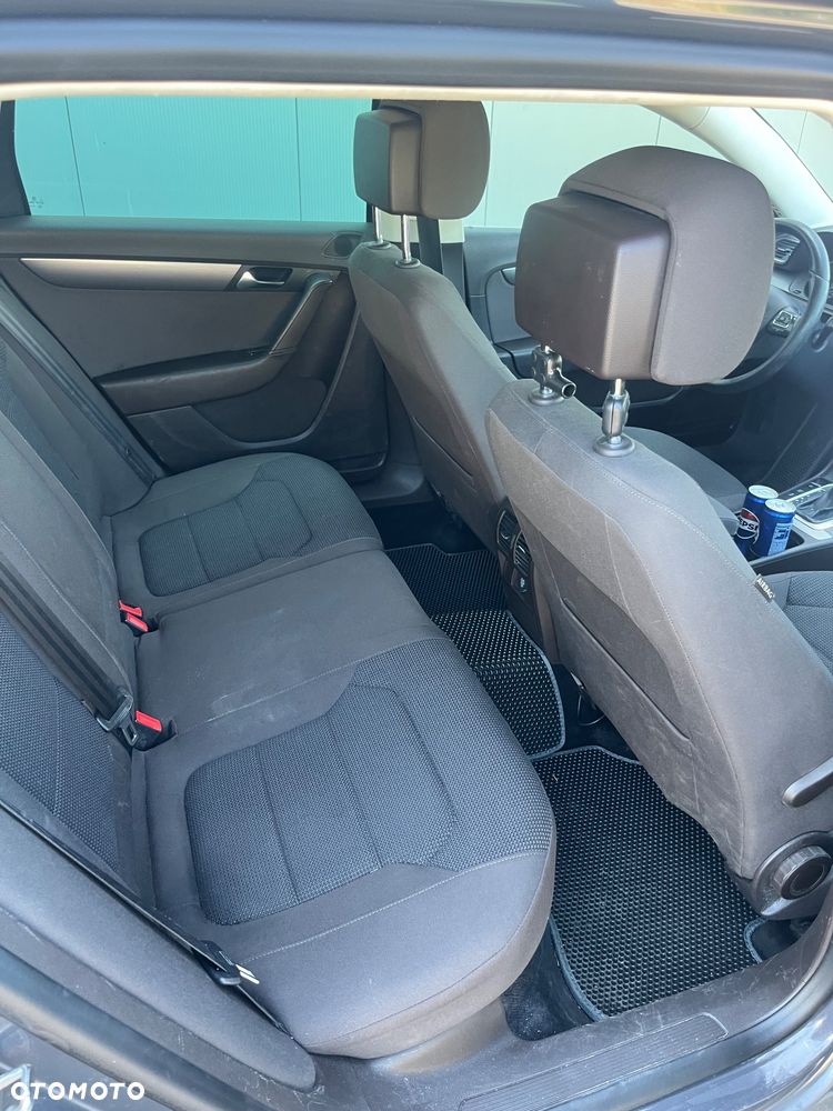 Volkswagen Passat 2.0 TDI DPF Trendline DSG - 25