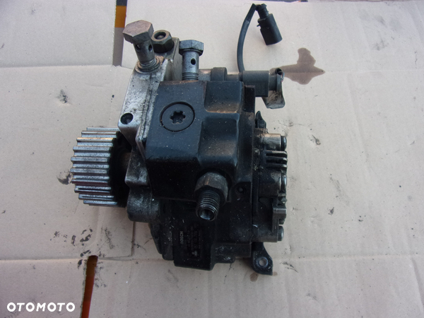 Pompa wtryskowa Audi A8 D3 4.2TDI 0445010119