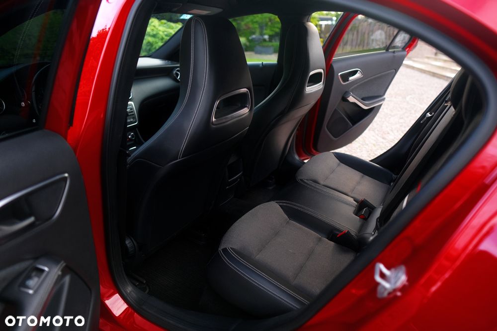 Mercedes-Benz Klasa A 180 7G-DCT - 29