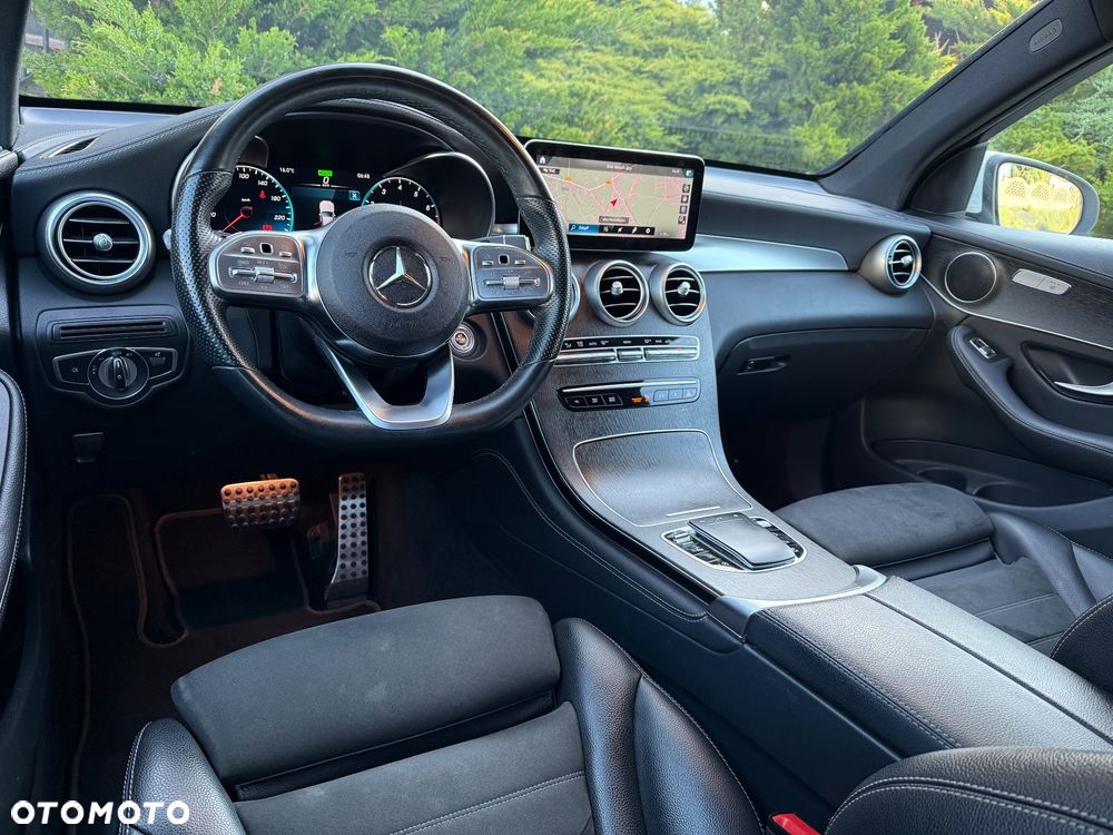 Mercedes-Benz GLC 200 4Matic 9G-TRONIC AMG Line Plus - 32