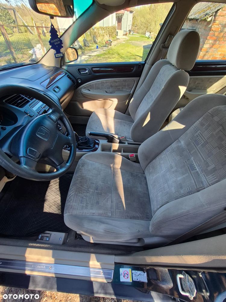 Honda Accord 1.8i LS - 4