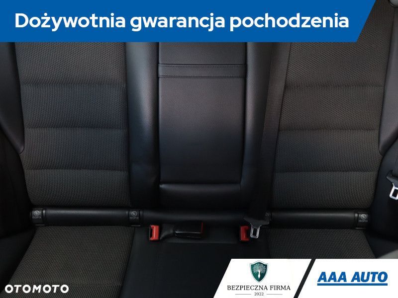 Mercedes-Benz GLK - 12