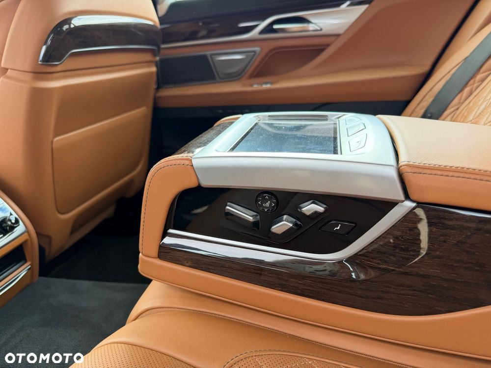 BMW Seria 7 750Li xDrive - 12