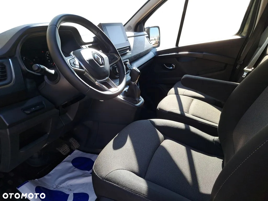 Renault Trafic BUS - 16