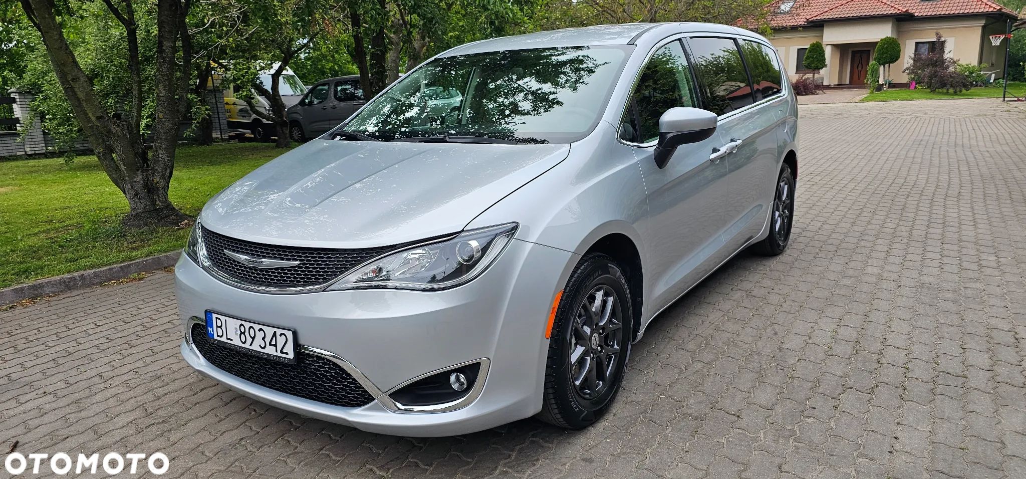 Chrysler Pacifica - 1