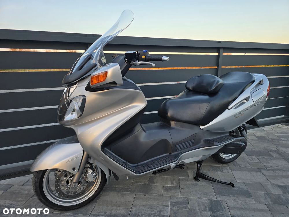 Suzuki Burgman - 4