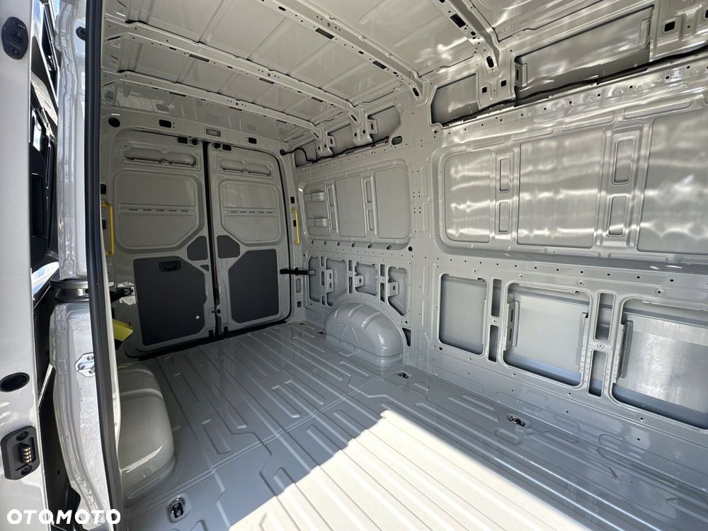 Volkswagen Crafter 35 furgon wysoki dach, 2,0 TDI 177KM, przedni, 6-bieg manualna 3640 mm, Euro 6 - 17