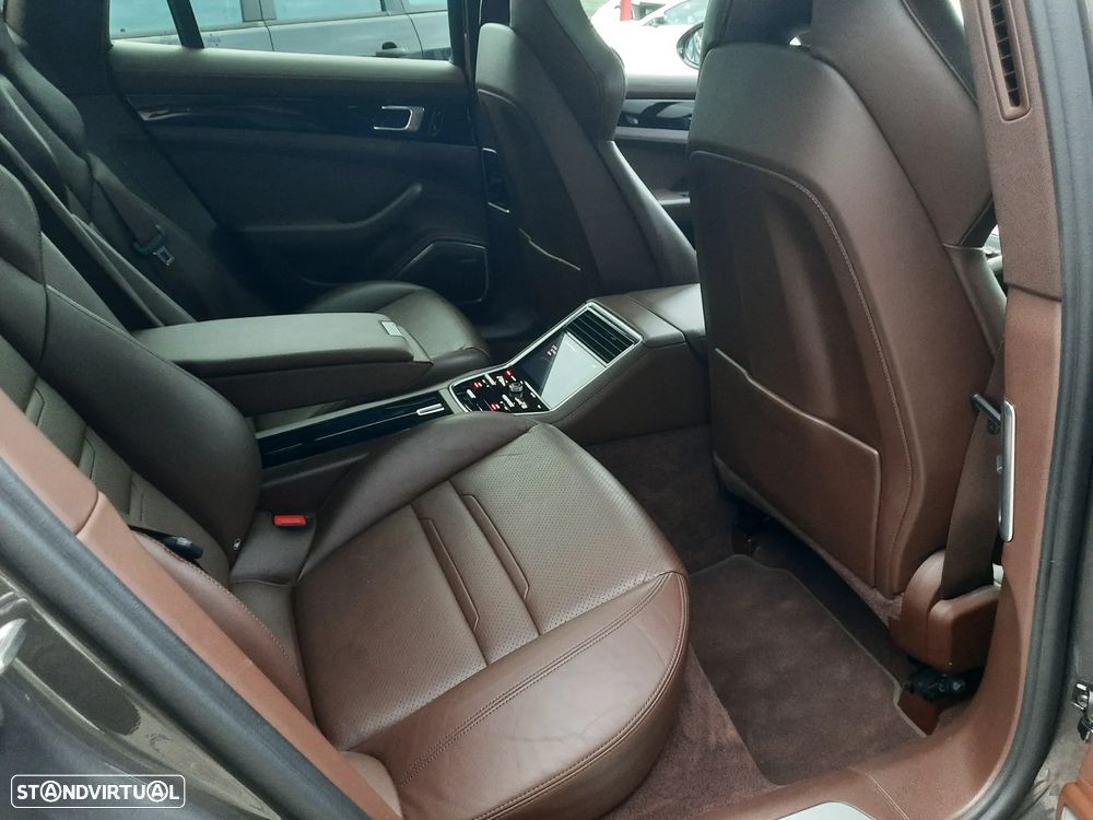 Porsche Panamera 4 E-Hybrid - 57