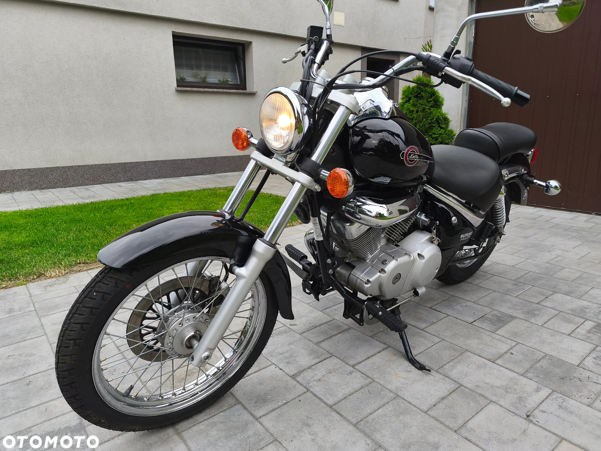 Suzuki Intruder - 4