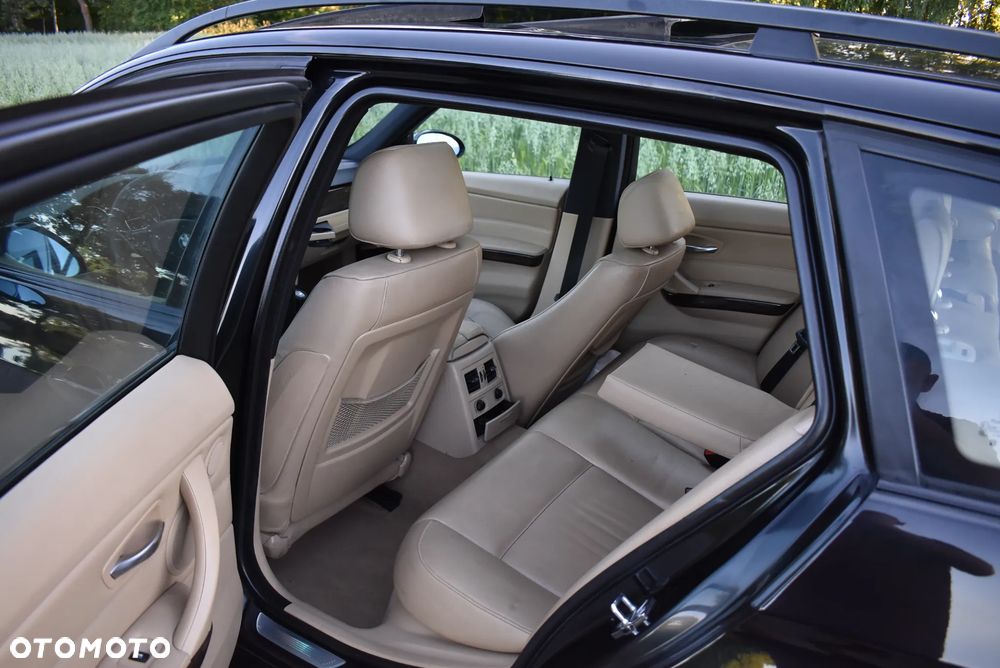 BMW Seria 3 320d - 22