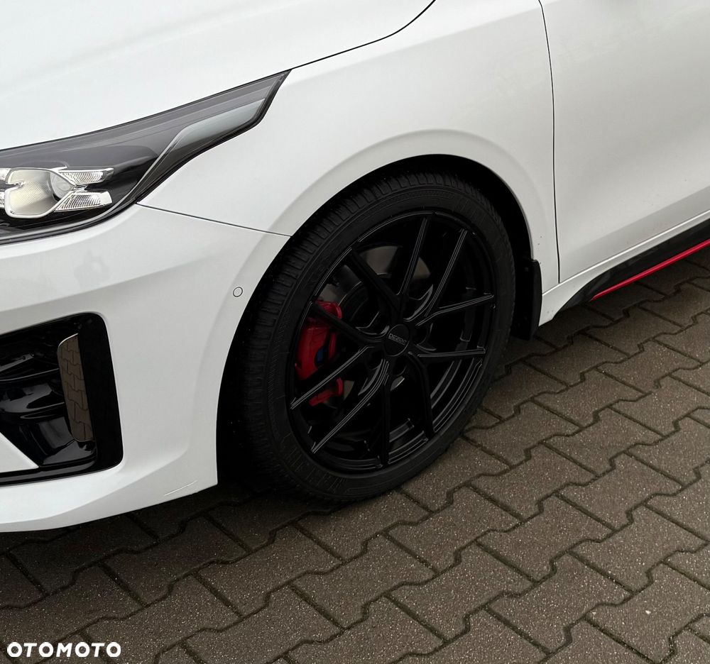 Kia ProCeed - 13