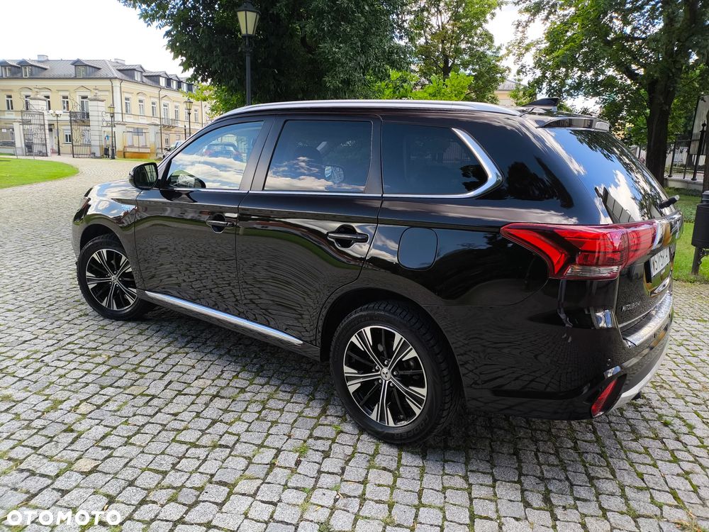 Mitsubishi Outlander 2.0 4WD Plus - 16