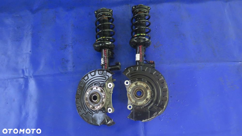 Amortyzator Zwrotnica Przód Przedni Prawy lub Lewy VW PASSAT B8 3C0413031D