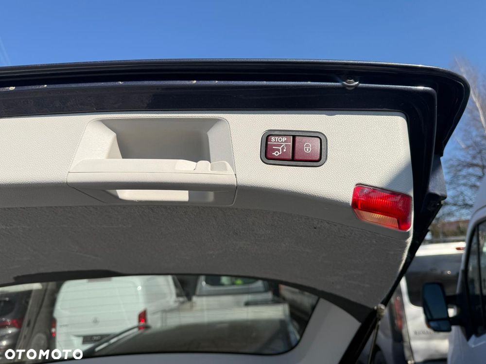 Mercedes-Benz Klasa E 300 BlueTEC 7G-TRONIC - 33