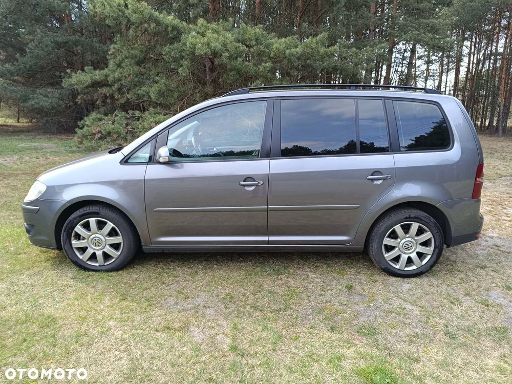 Volkswagen Touran 2.0 TDI Highline - 4