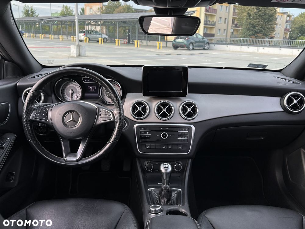 Mercedes-Benz CLA 180 AMG Line - 24