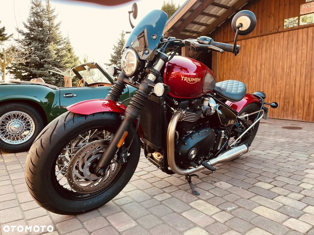 Triumph Bonneville Bobber - 4