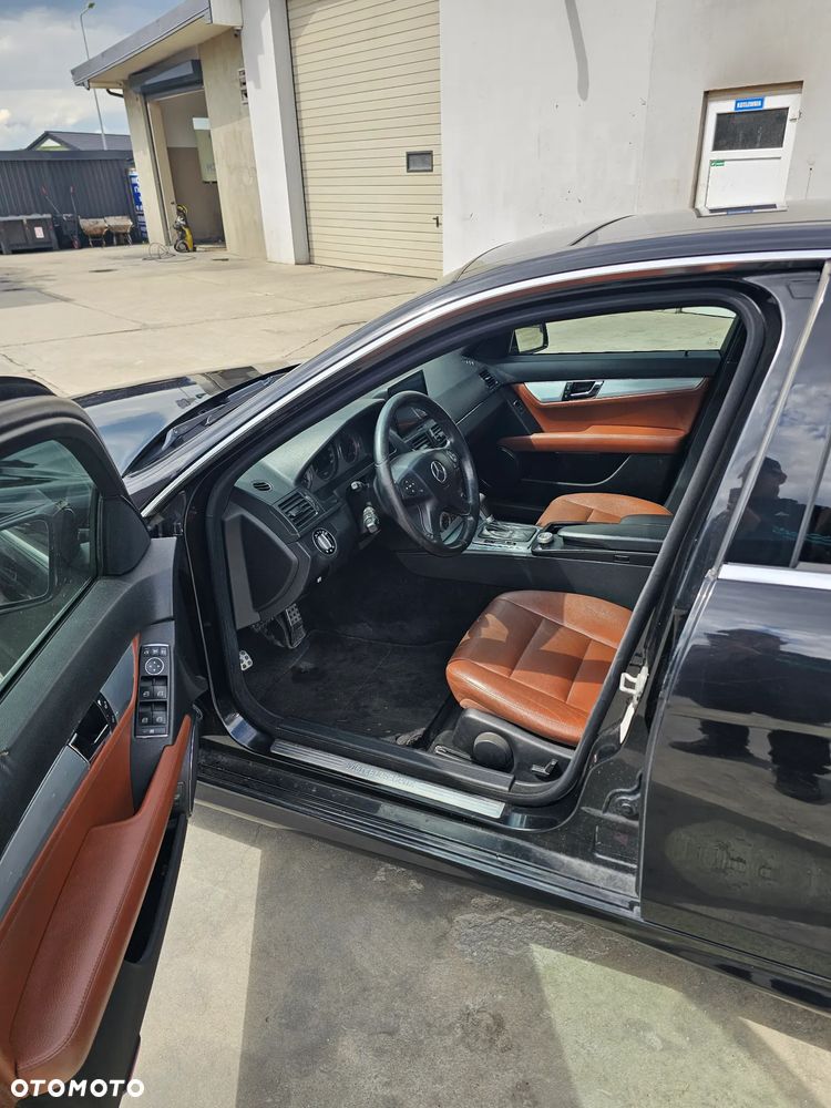 Mercedes-Benz Klasa C 320 CDI DPF 7G-TRONIC Avantgarde - 9